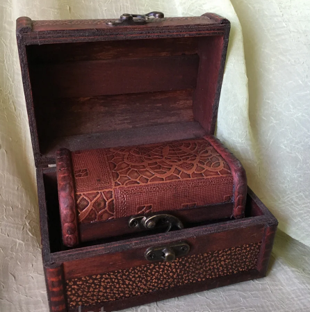 

Деревянная шкатулка, сундук деревянный 2 в 1