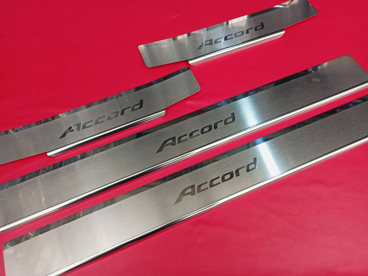 

Накладки на пороги премиум HONDA ACCORD 8