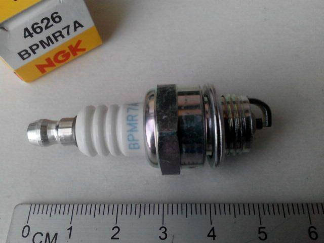 

Свеча зажигания NGK BPMR7A/4626 (бензопила, бензокоса)