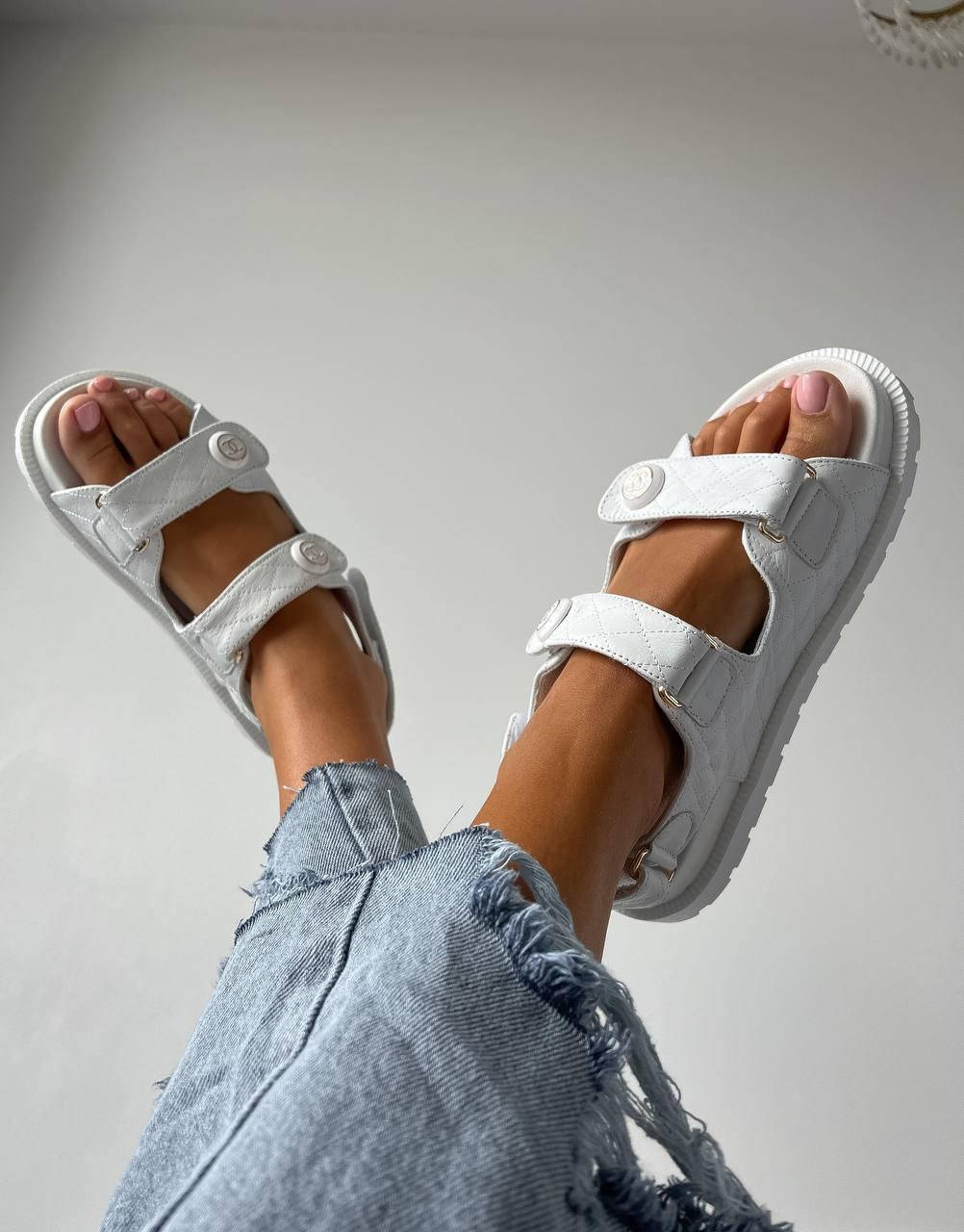 

Женские кожаные босоножки Chanel Dad Sandal White Premium