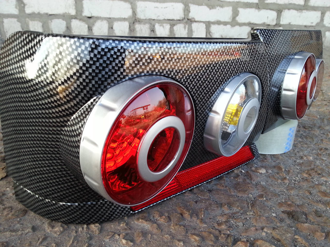 

Задние стопы на ВАЗ 2115 в виде модулей 3D (цвет карбон)