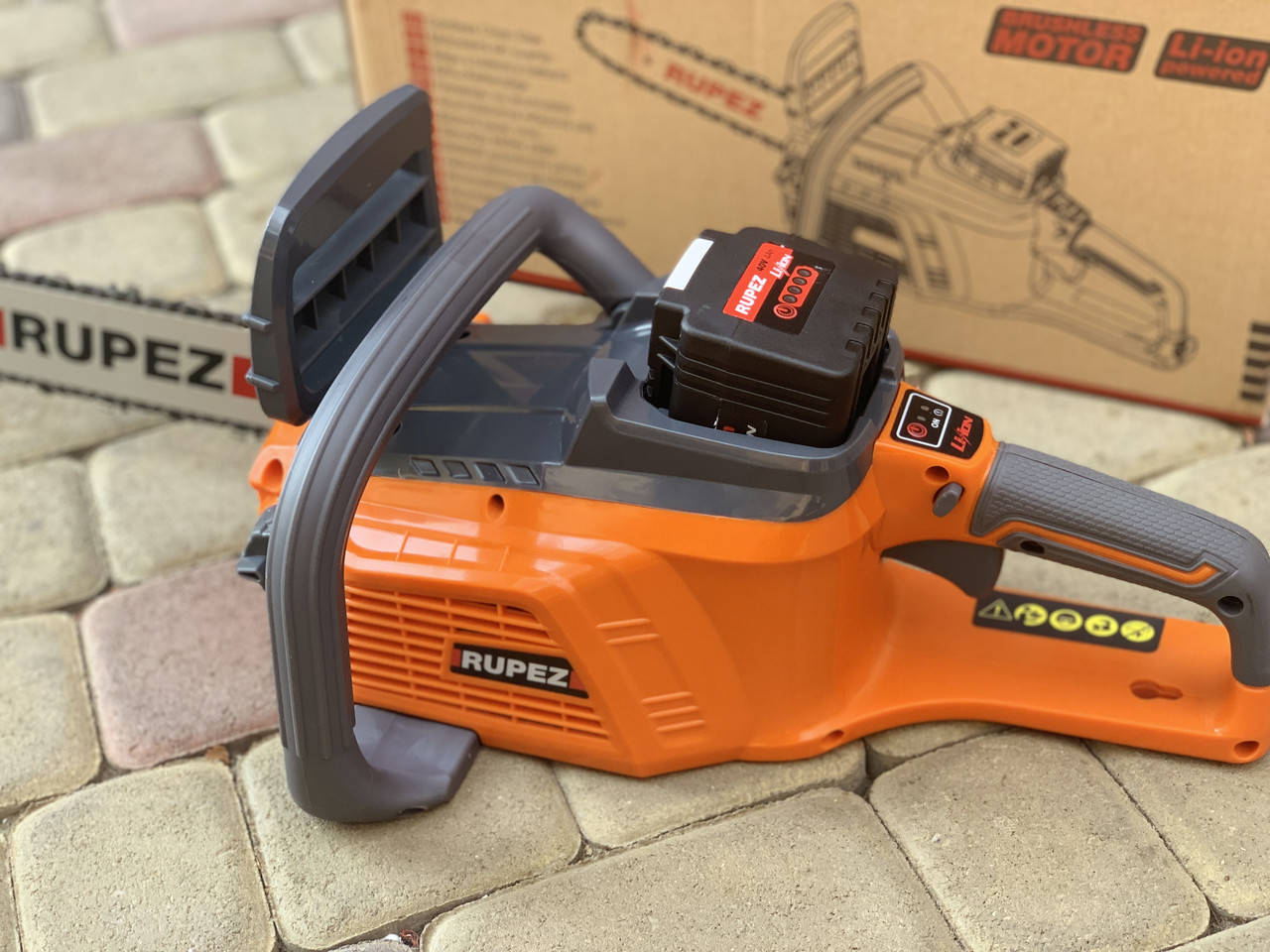 

Бесщеточная аккумуляторная цепная пила Rupez RCS-40Li