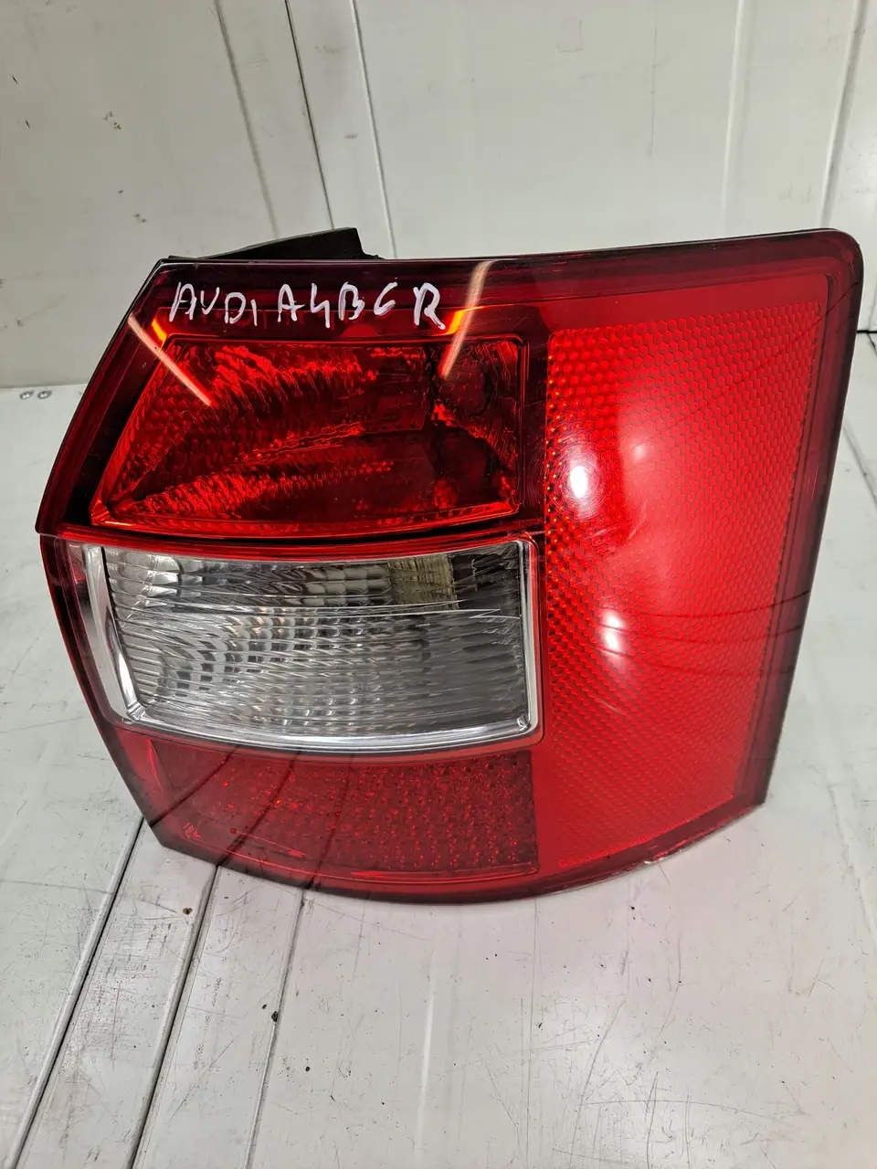

Фонарь стоп Права AUDI A4 B6 Универсал 8E9945096EU под заказ 2-4 дн