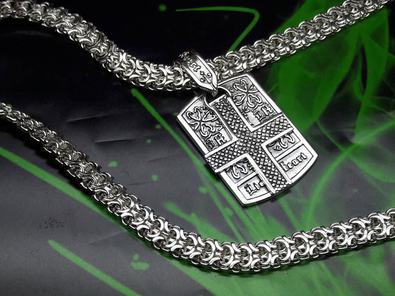 

Серебряная цепочка с жетоном