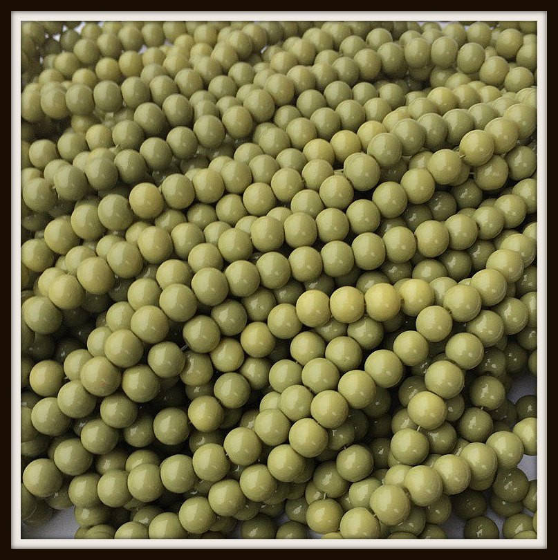 

Бусины керамика 8 мм темно-гороховые ( 100-110 шт на нитке)