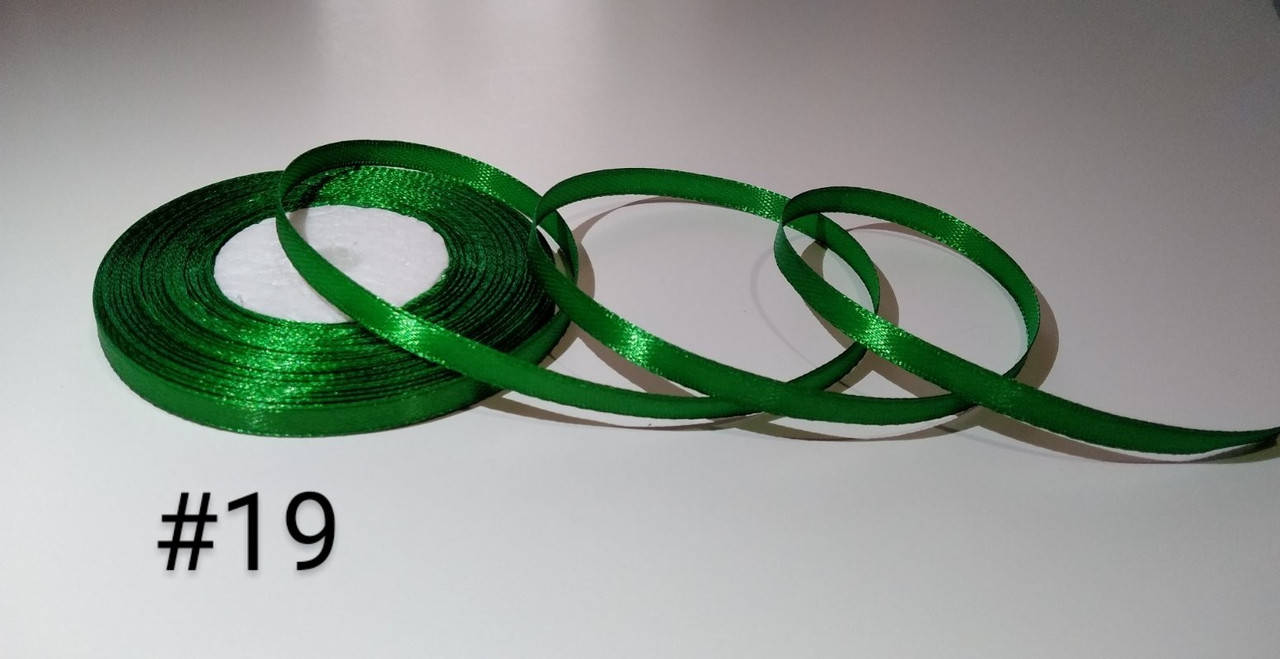 

Стрічка атласна. 0,6 см х 23 м. зелена