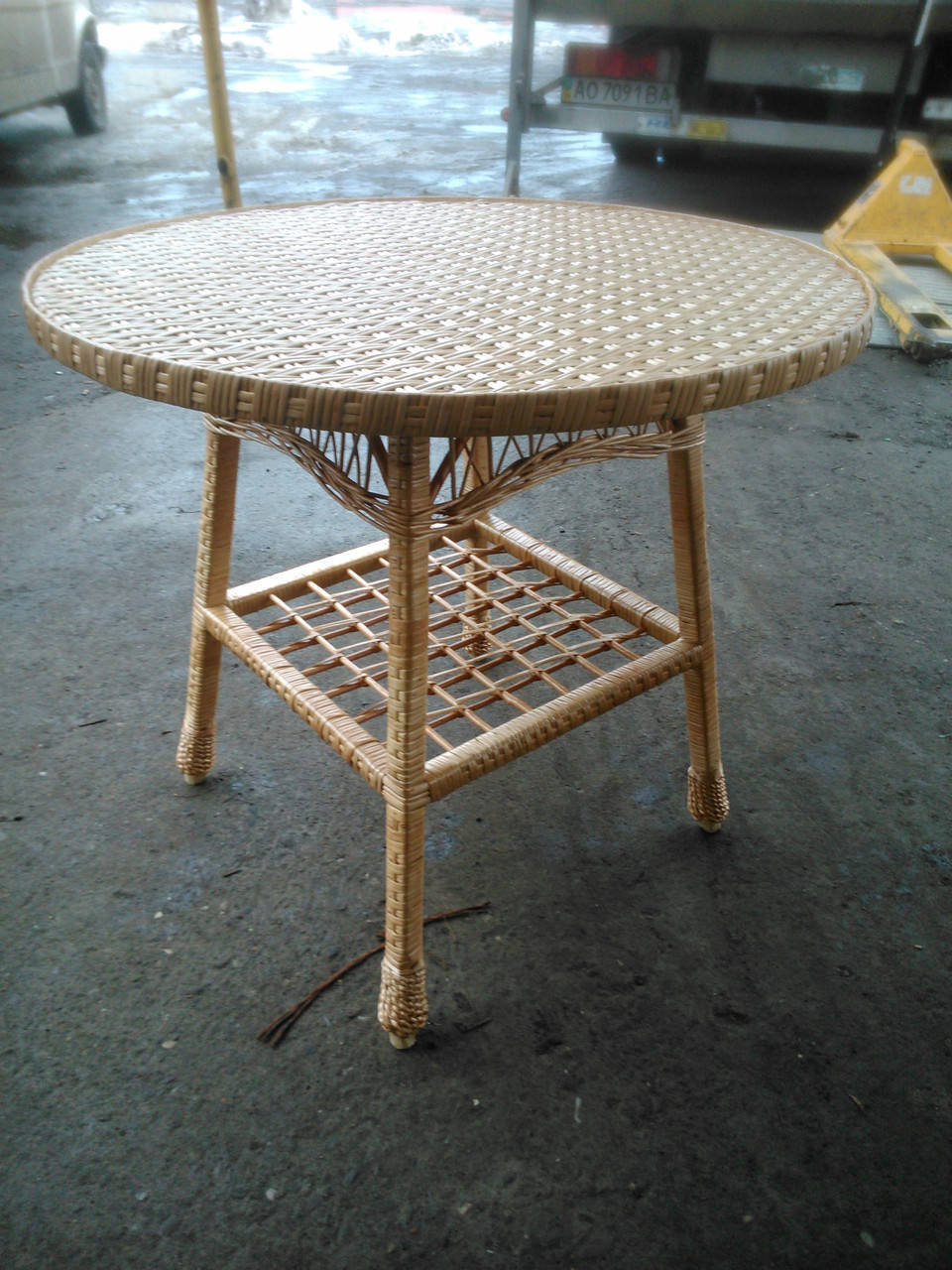 

Стол обеденный Круглый 0,7 м буковый каркас из лозы