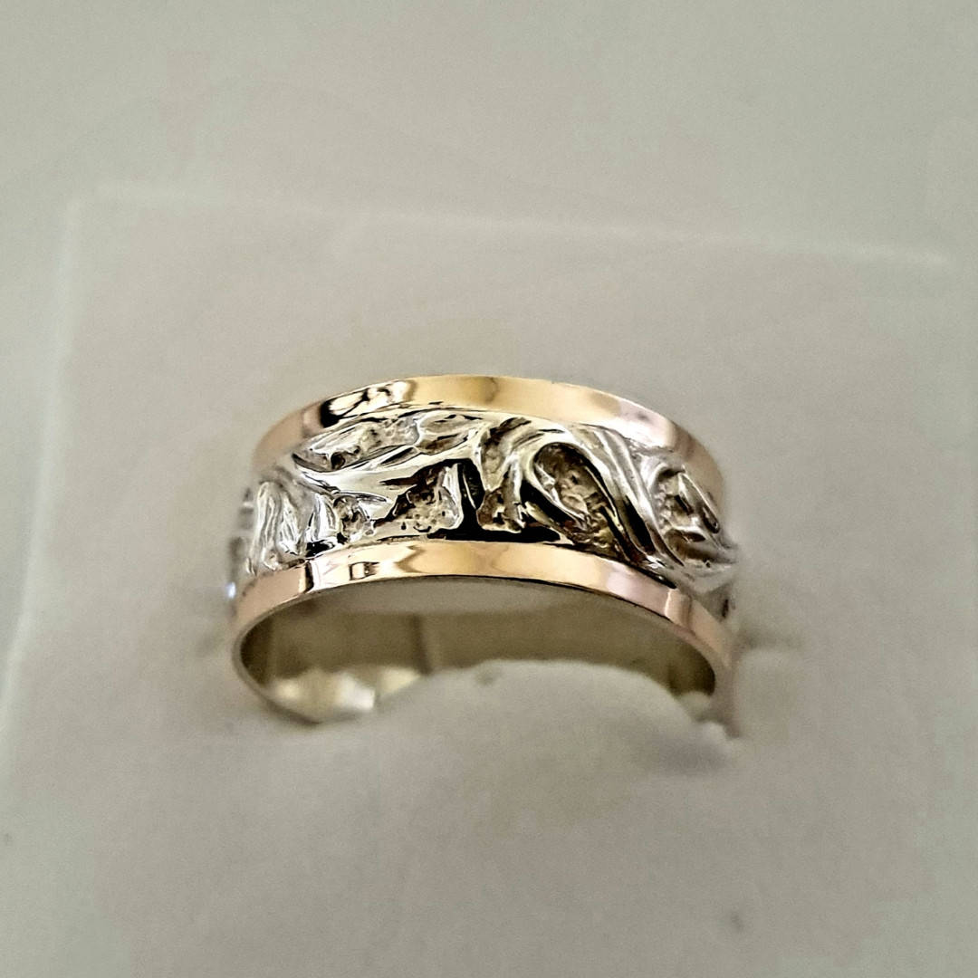

Серебряное кольцо с золотом