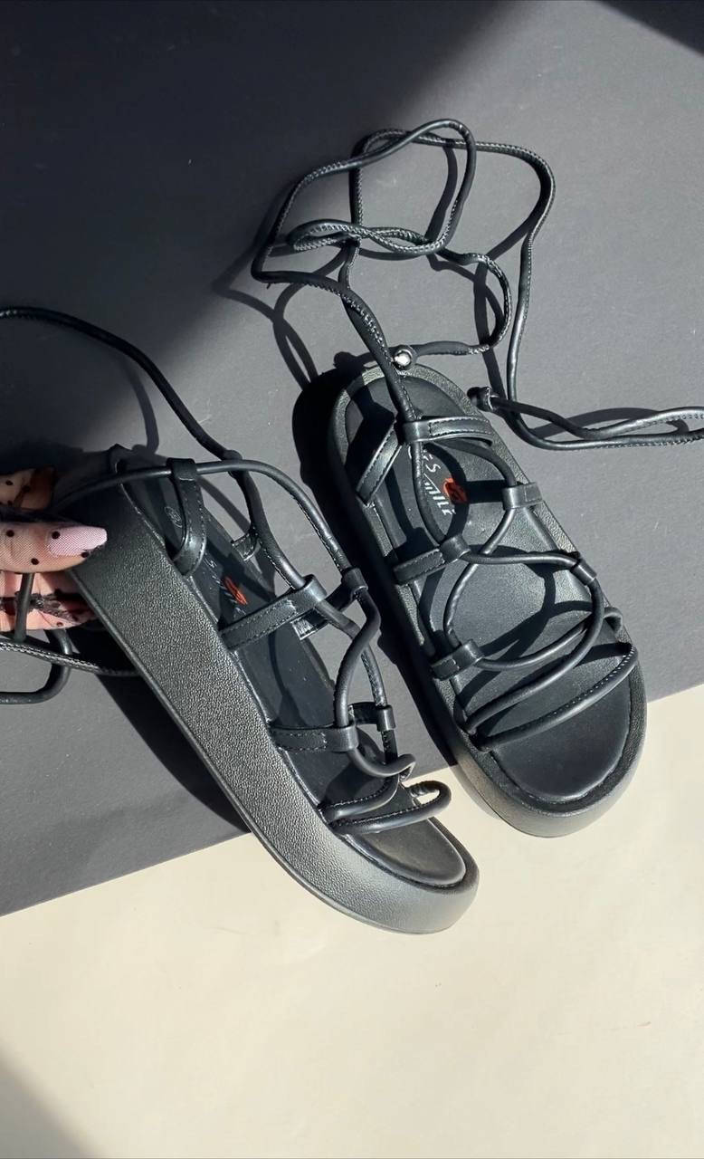 

Босоніжки сандалі на зав‘язках чорні шкіряні 36 37 38