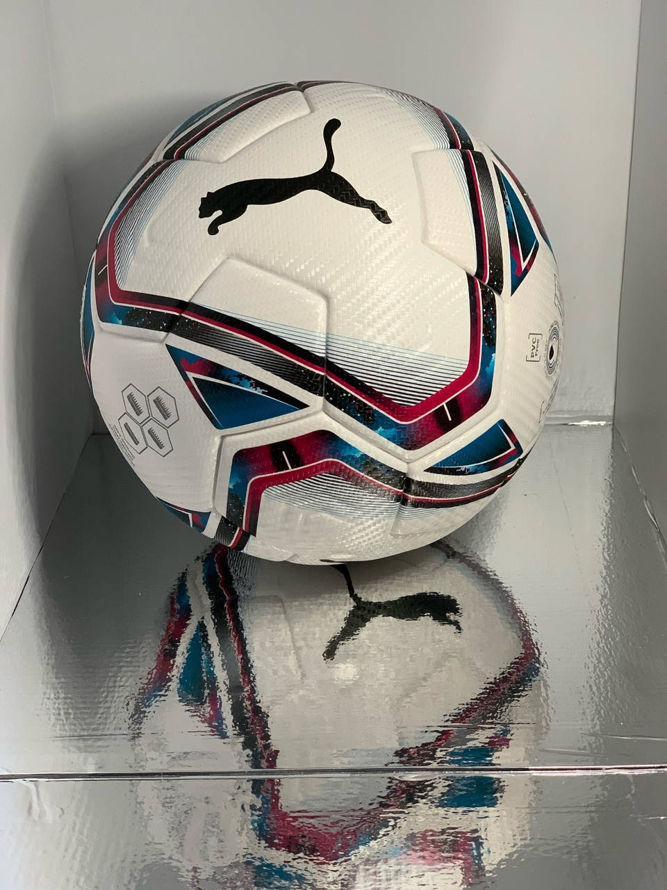 

Мяч Puma Final 1 (оригинал)