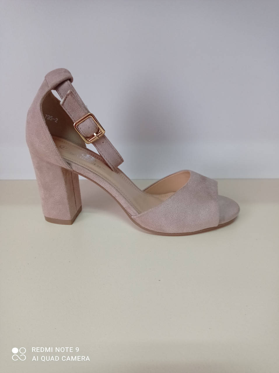 

Босоножки женские на каблуках