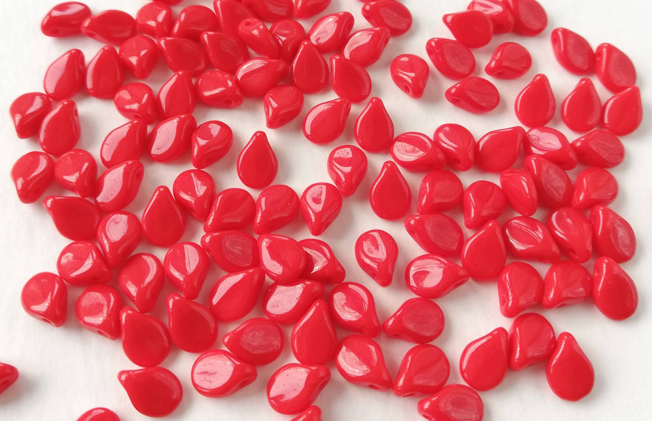 

Pip 5*7 мм Opaque Red Чеські намистини. Скляні. Preciosa