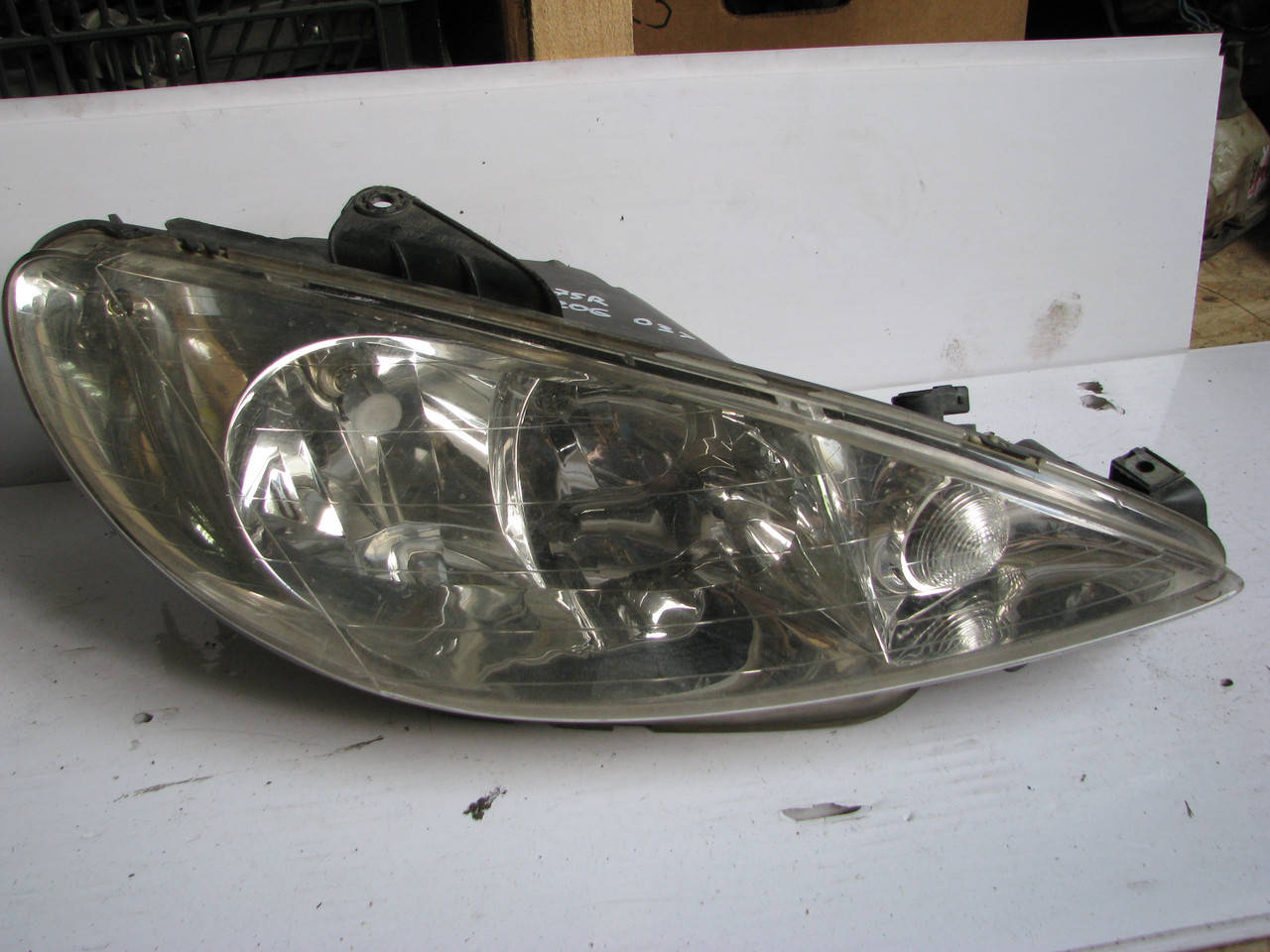 

Б/у фара п Peugeot 206 2003-2009, 9628666780, 9628666880, VALEO 087275, 087276, 89001770, 89001771