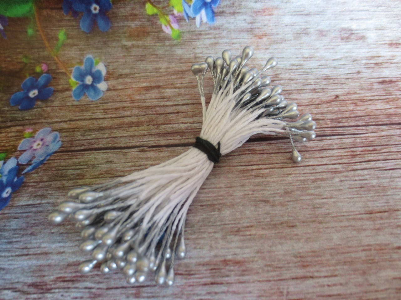 

Тычинки жемчужные, СЕРЕБРИСТОГО ЦВЕТА, 70-75 нитей, 140-150 головок