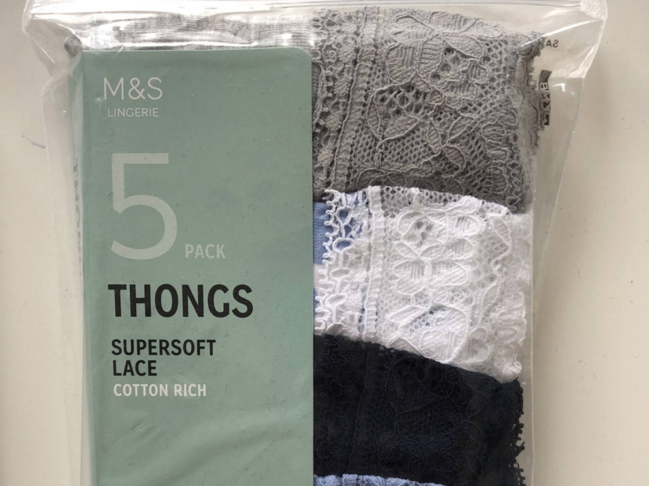 

Женские трусики стрингы M&S, Разные цвета