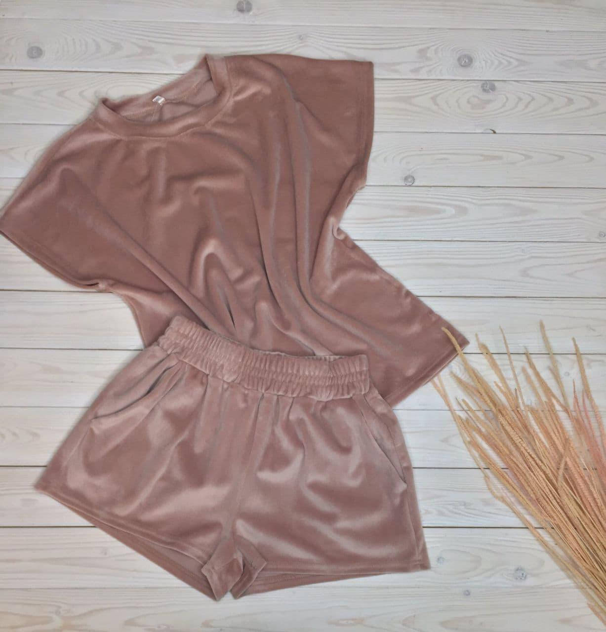 

Женская пижама Велюр футболка + шорты беж