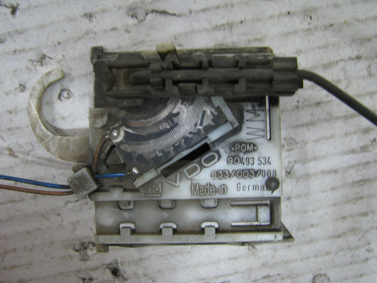 

Б/у датчик уровня топлива Opel Omega B/Vectra B 2.0-3.0, 90493534, VDO 833/003/008