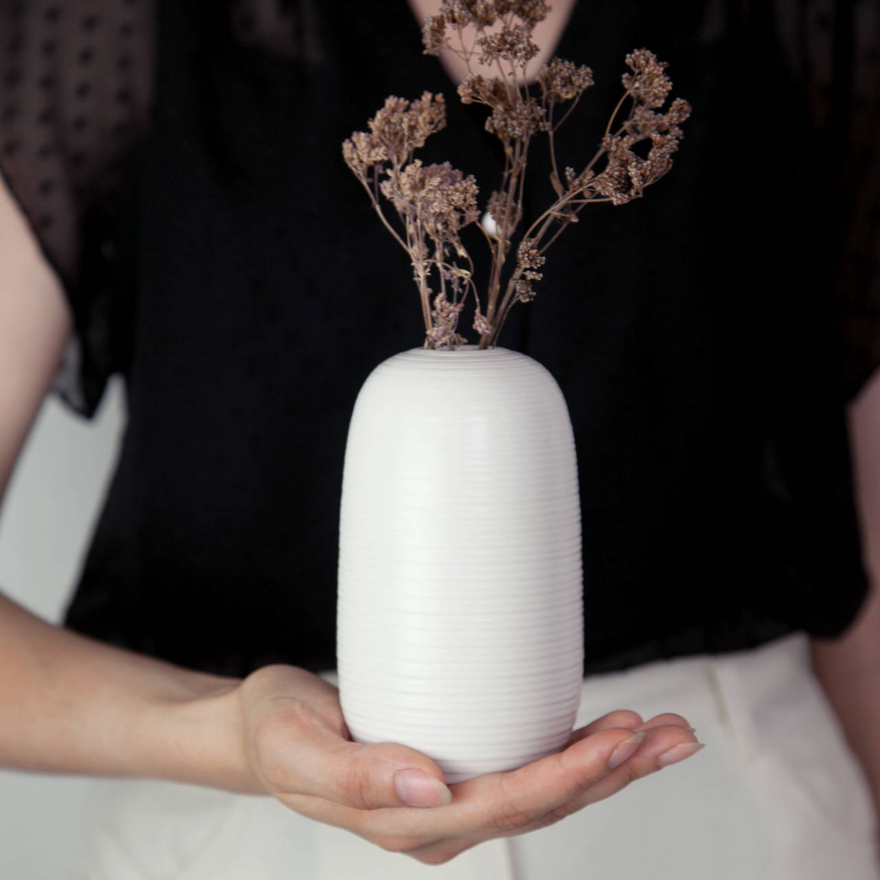 

Ваза керамическая настольная для цветов "VASE INSPIRATION" Белый мат. Rezon