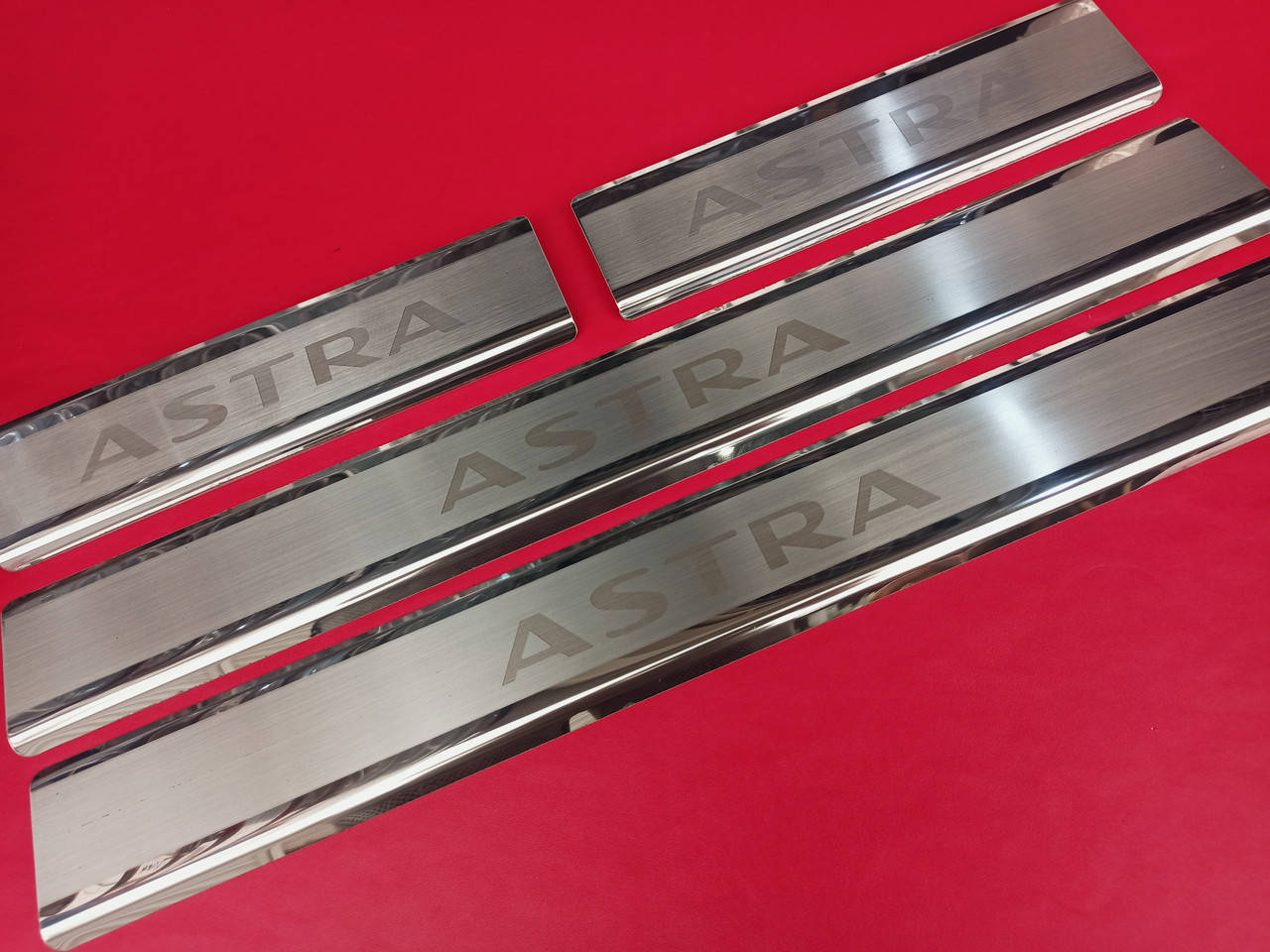 

Накладки на пороги OPEL ASTRA H