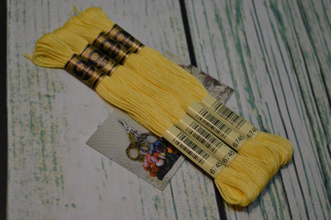 

Мулине Royal Broderie, цвет №745