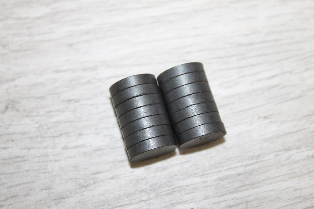 

Магнит ферритовый Ø14мм