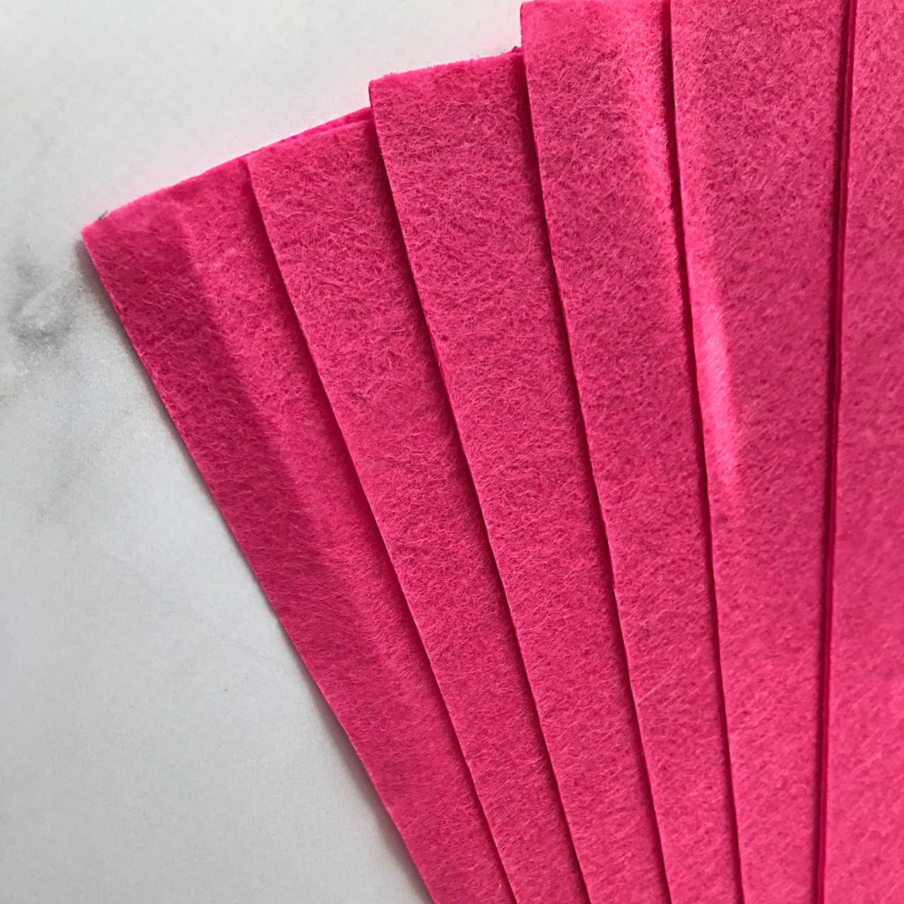 

Фетр малиновый, 20 * 30 см, толщина 1 мм.
