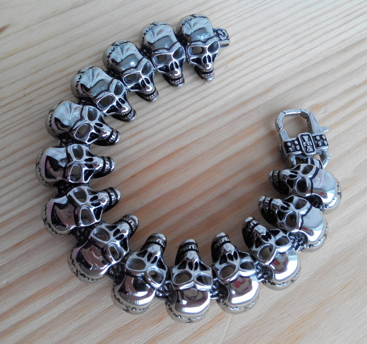 

Мужской браслет из Черепов из медицинской стали 316L.