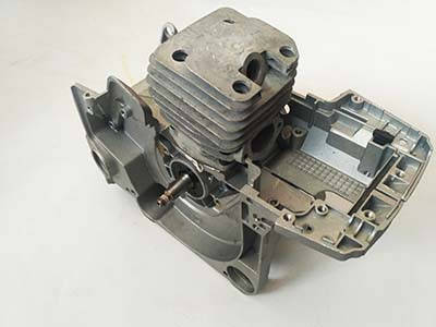 

Мотор на китайскую бензопилу (Картер в сборе)