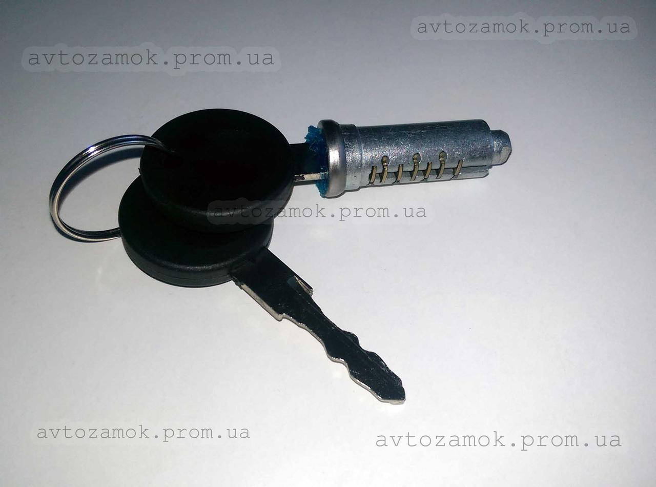 

Сердцевина замка (кнопки) багажника Volkswagen Golf 2