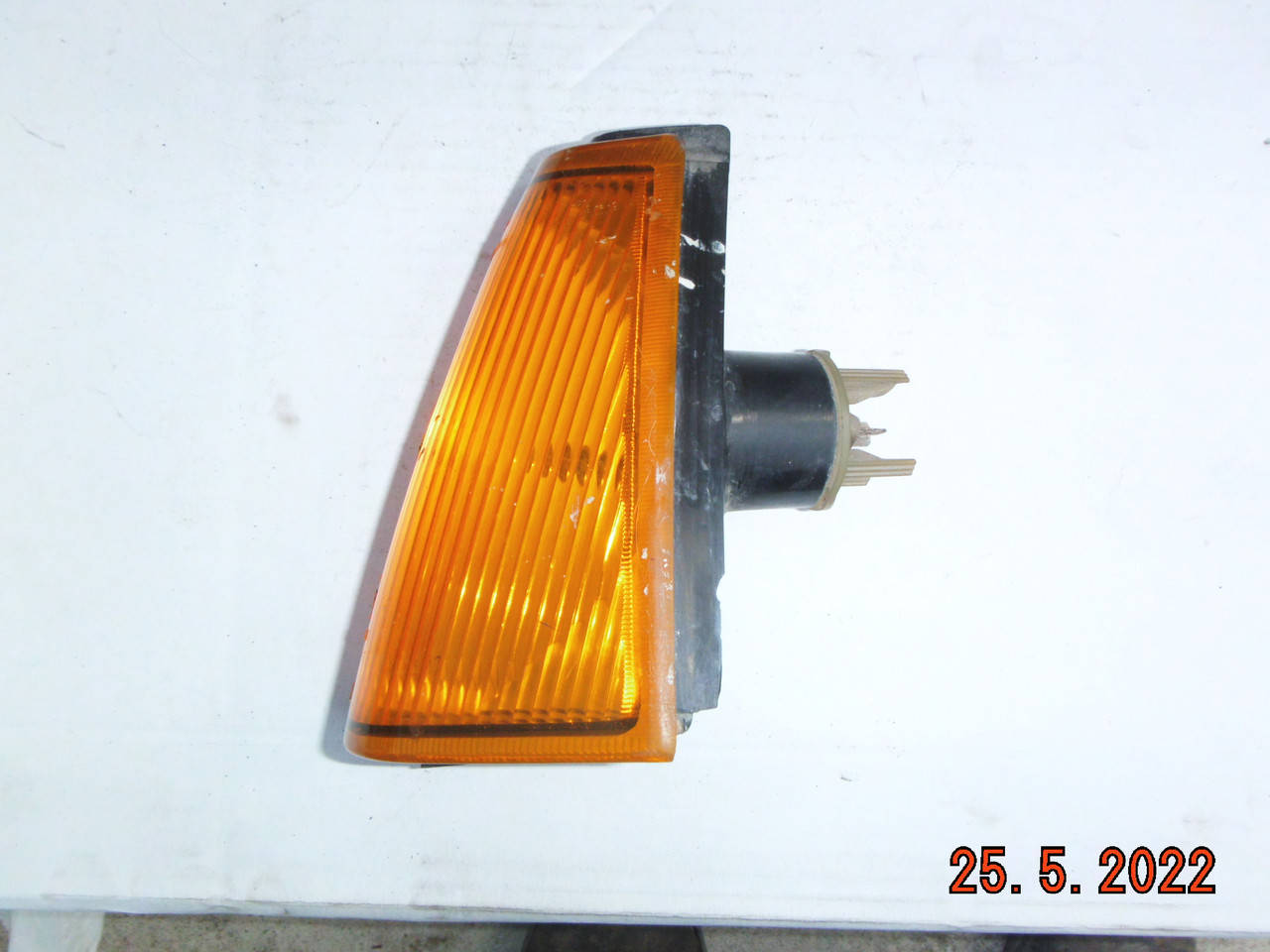

На VOLVO 340 - 360 левый поворотник передний HELLA