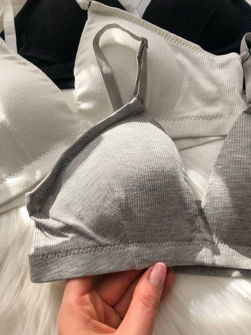 

Трикотажный женский топик серый