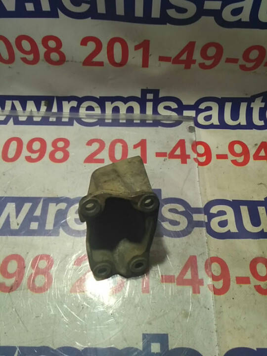 

Кронштейн КПП Audi-4 8D0.399.113AB