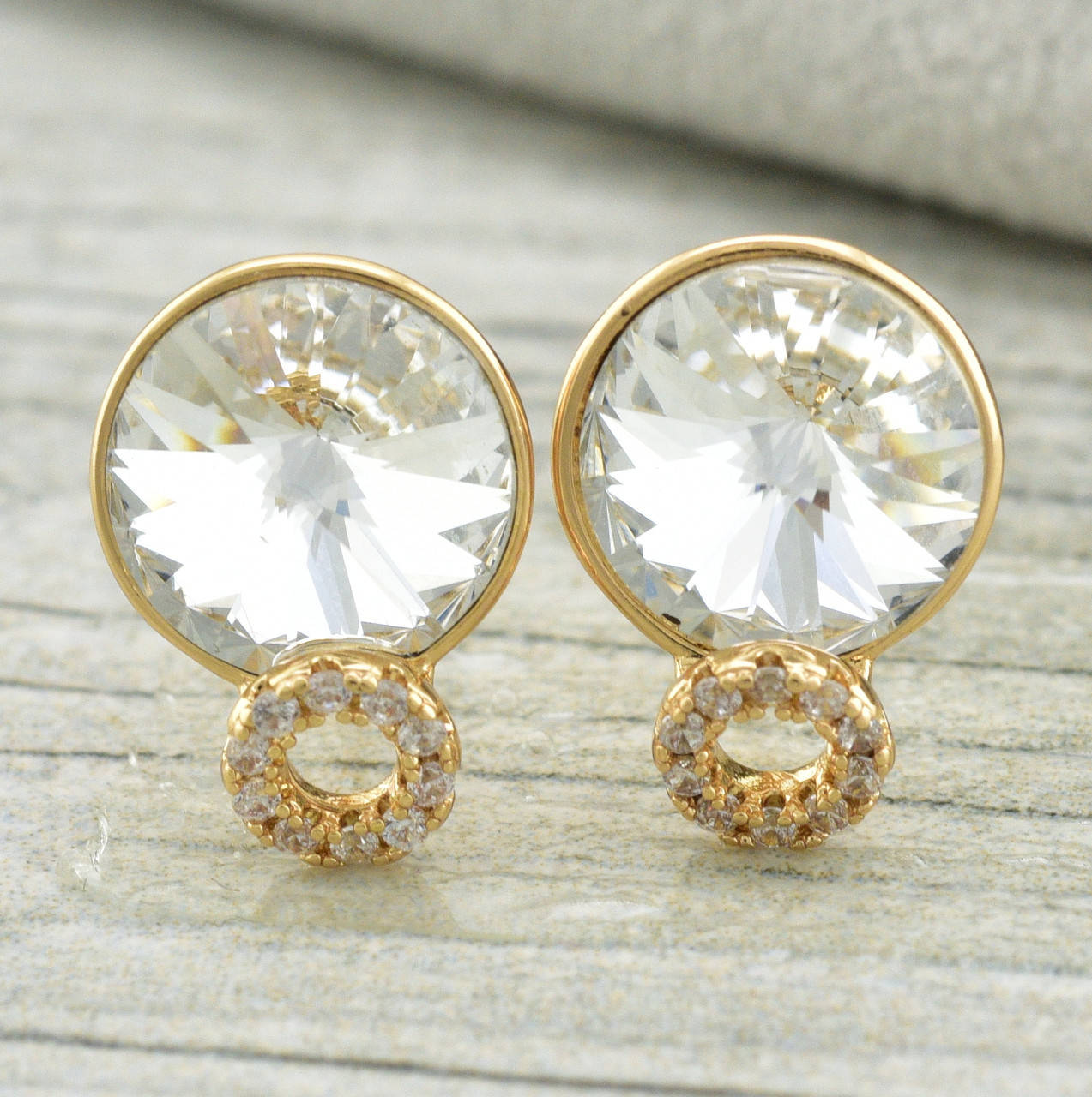 

Серьги Xuping с кристаллами Swarovski 83017 размер 12х9 мм цвет белый позолота 18К