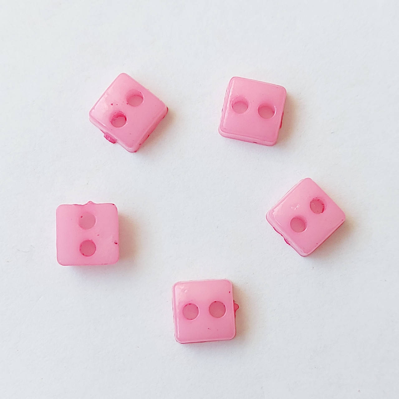 

Пуговица квадрат 6 мм пластик розовый