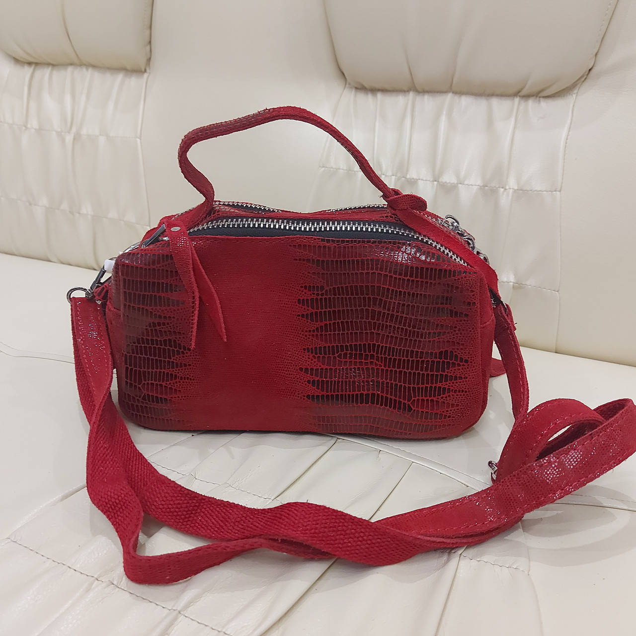 

Сумочка женская Lazer Red из стильной лазерной натуральной кожи, Красный