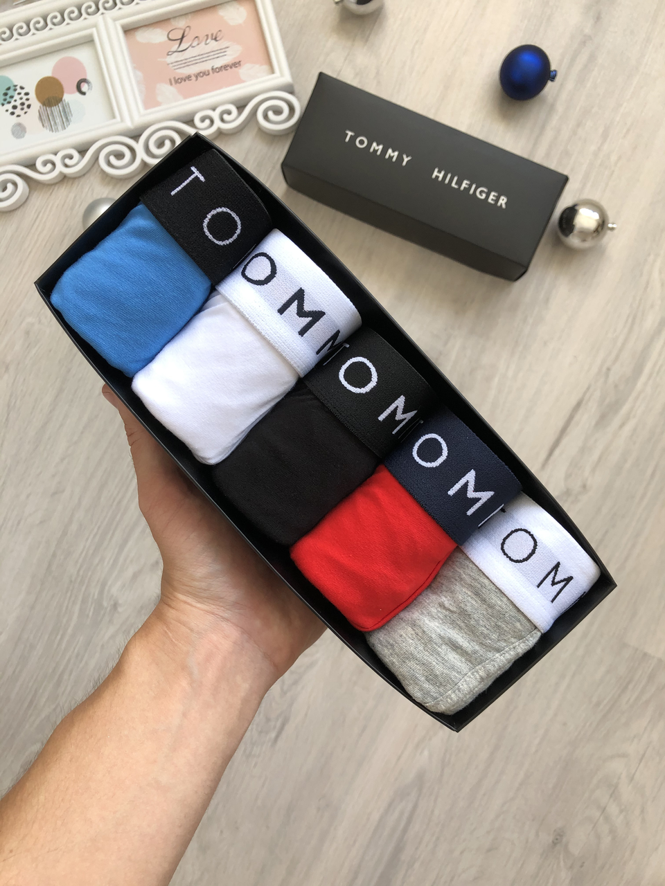 

Набор мужских трусов Tommy Hilfiger | 5 удобных боксерок в подарочной упаковке!