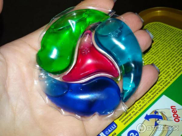 

Гель для стирки в капсулах Persil Discs Color Deep Clean
