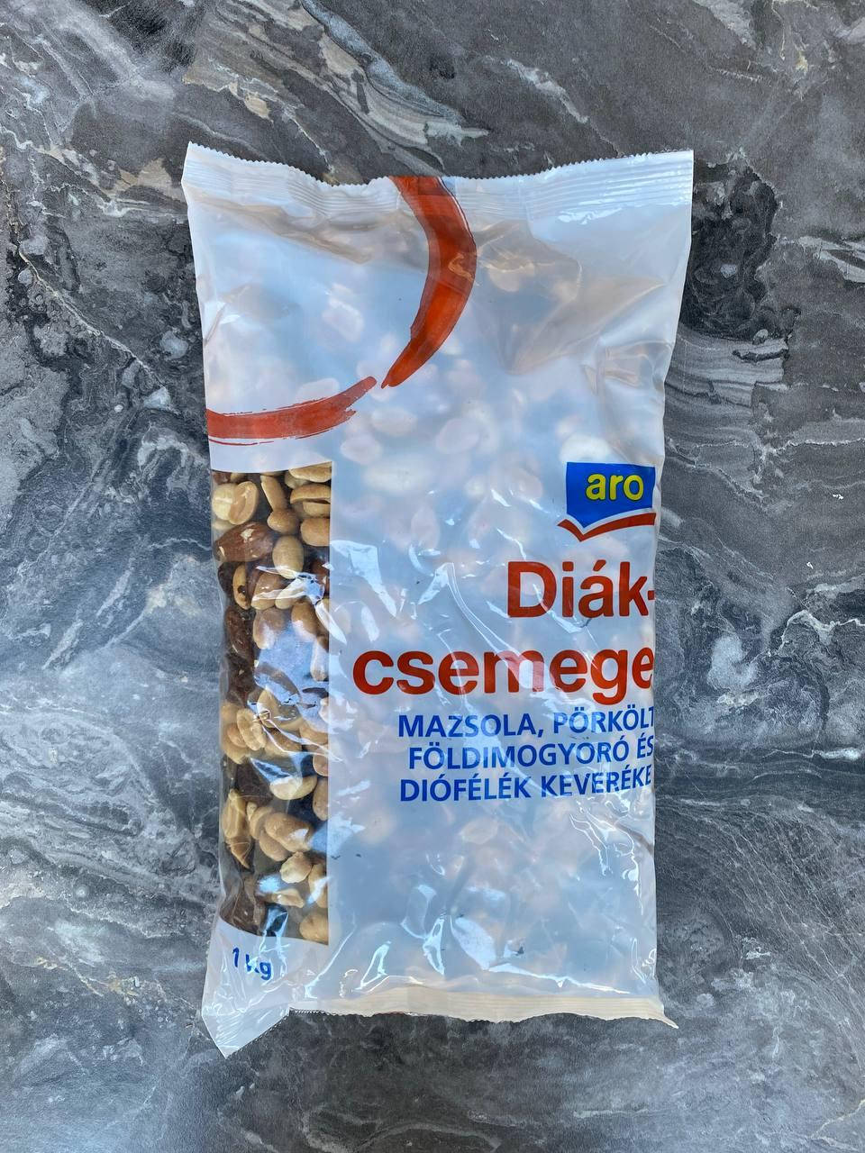 

Смесь орехов и изюма 1 кг