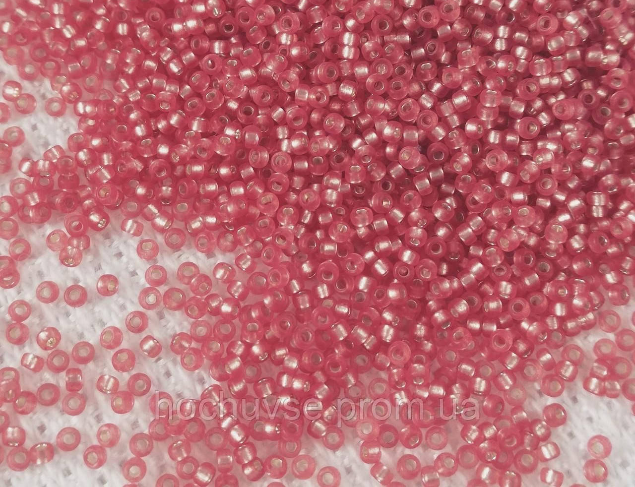 

Мiyuki 15/0 круглий 1627 Dyed Semi-Frosted Silver Lined Lt.Cranberry (5 г.)