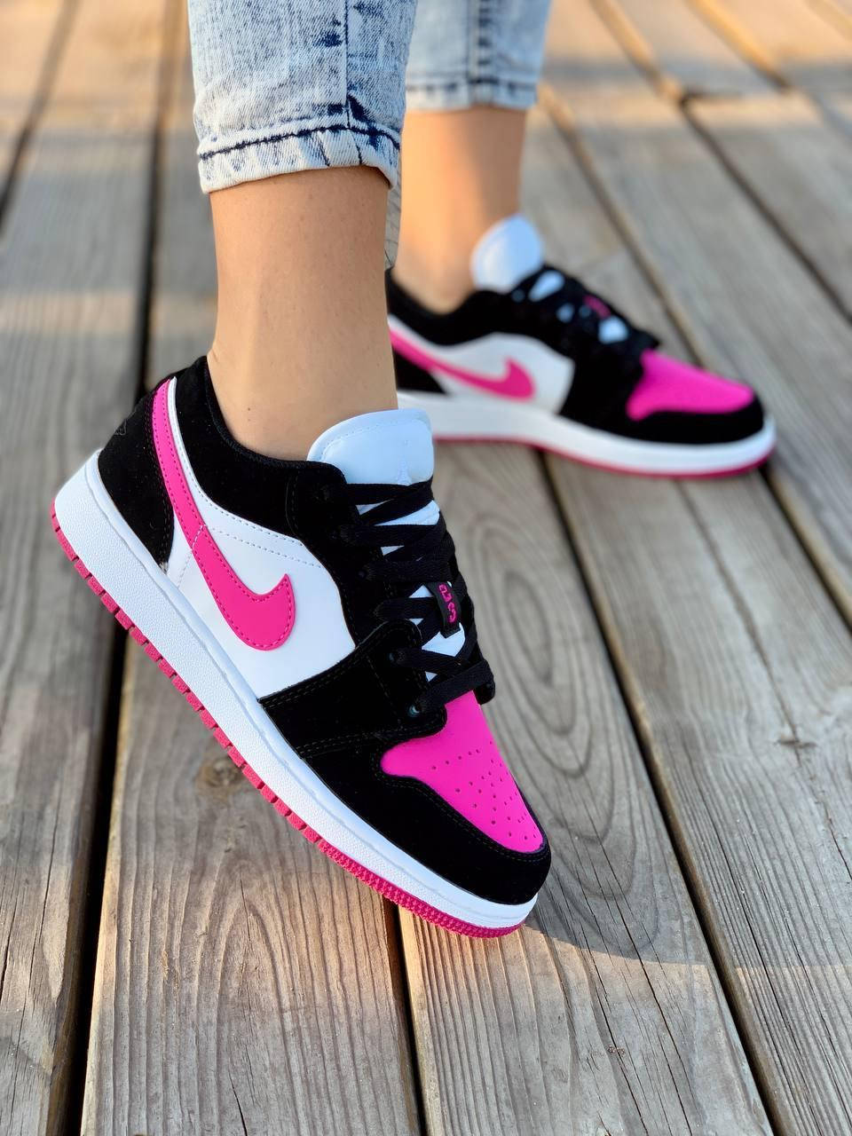 

Nike Air Jordan Retro 1 Low Pink Black White