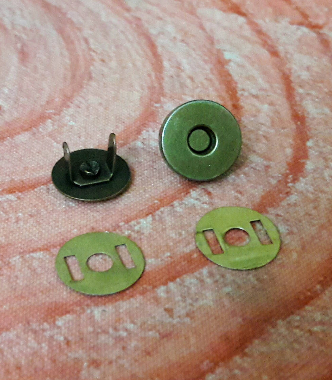 

Кнопка магнитная 15мм.