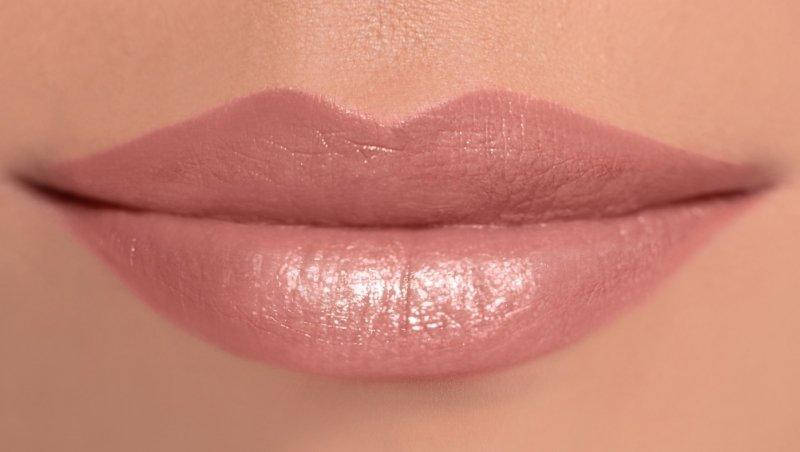 

Губная помада "Ультра" оттенок - Latte. AVON True