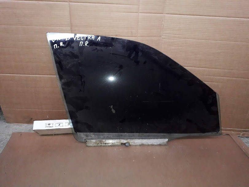 

№45 Б/у Стекло передней правой двери для Opel Vectra A 1988-1995