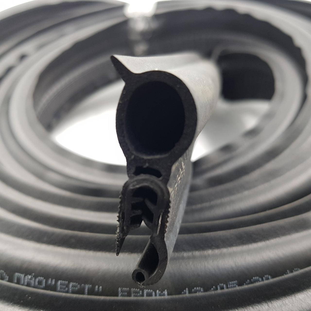 

Уплотнитель крышки багажника ВАЗ 2111