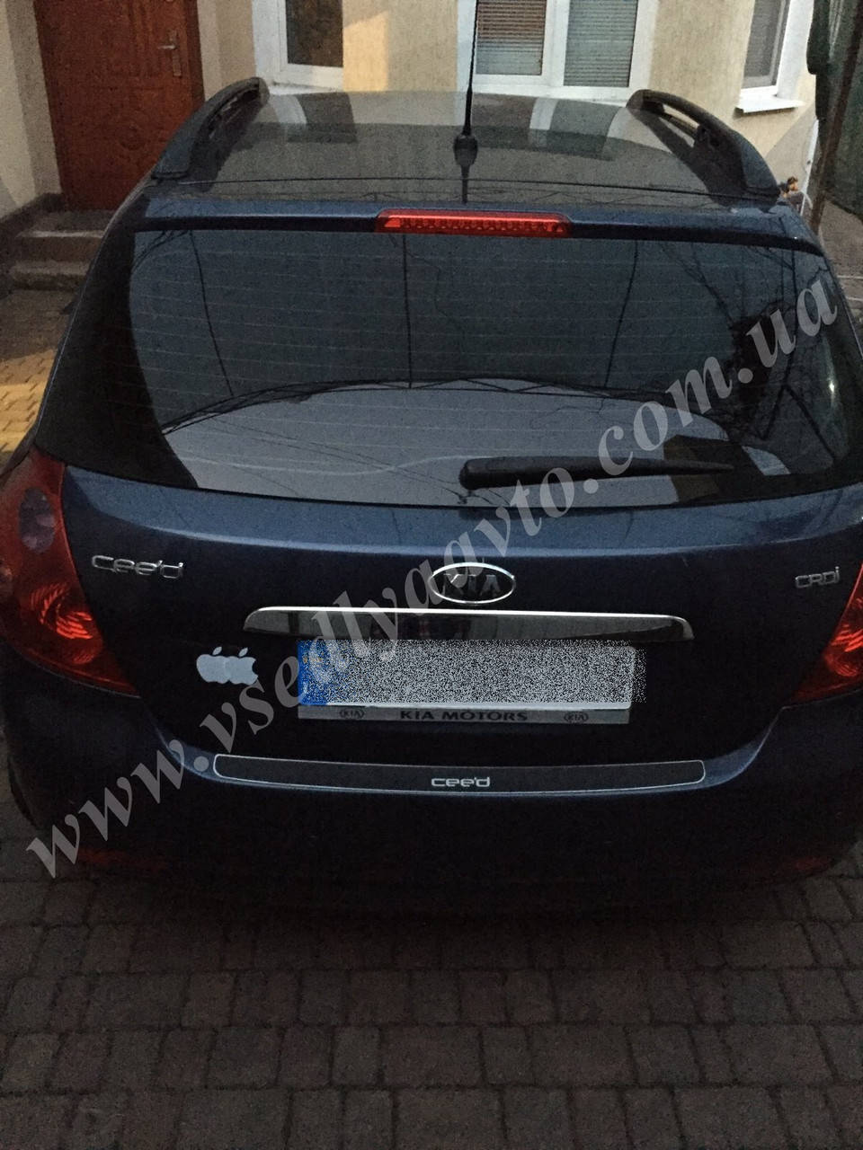 

Накладка на бампер KIA CEED 5-дверка с 2006 г. (NataNiko Carbon), Черный