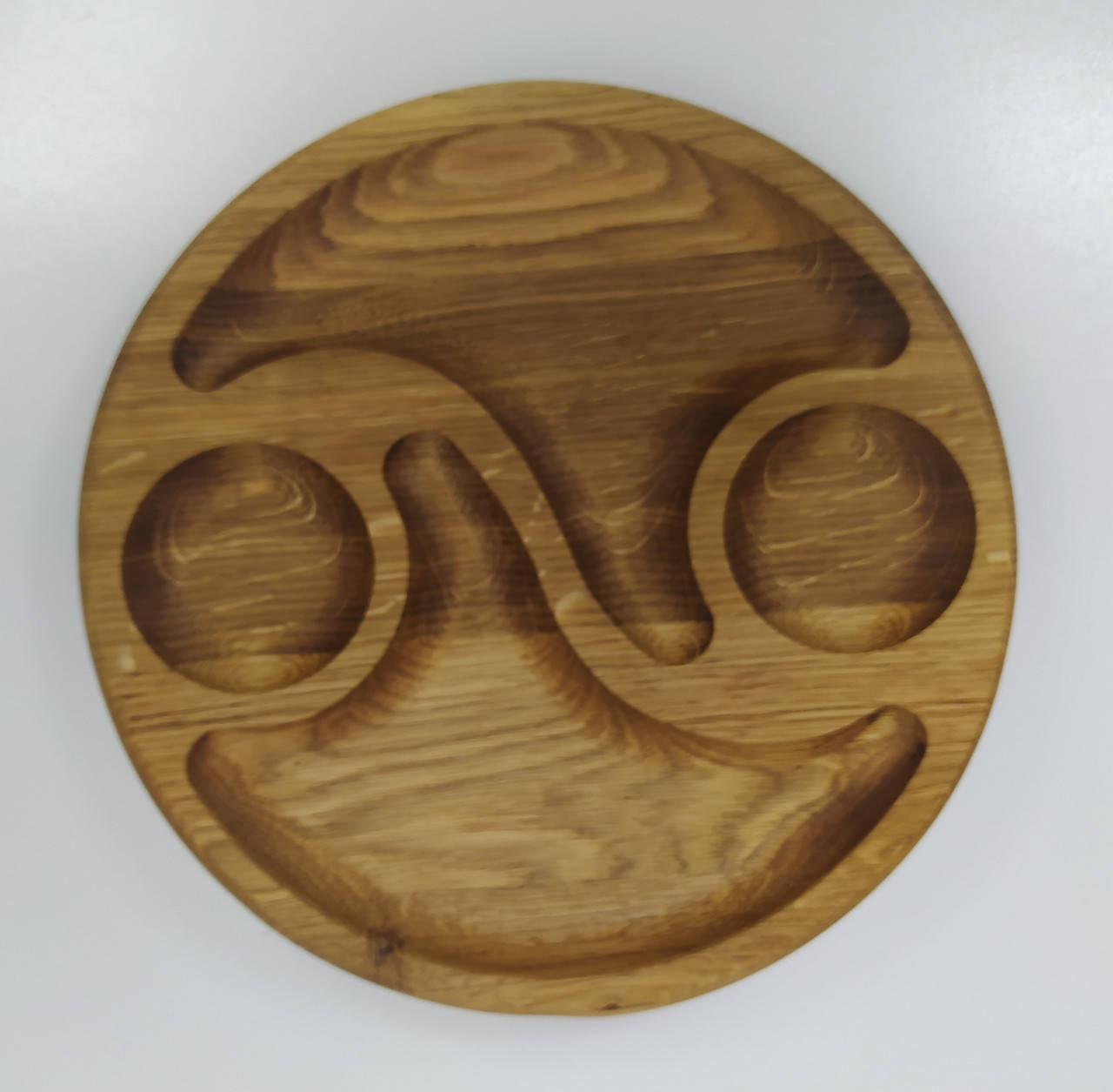 

Доска для подачи еды на 4 секции, дубовая d 29.5 см, высота 2.2 см.