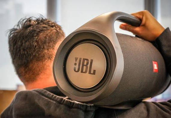 

Самый большой портативный бумбокс JBL Boombox BIG серый Bluetooth USB microSD microUSB AUX с ручкой