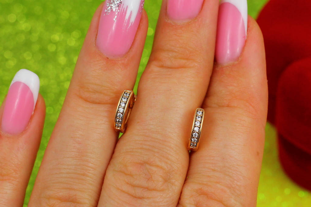 

Серьги Xuping Jewelry колечки с камнями 1 см золотистые