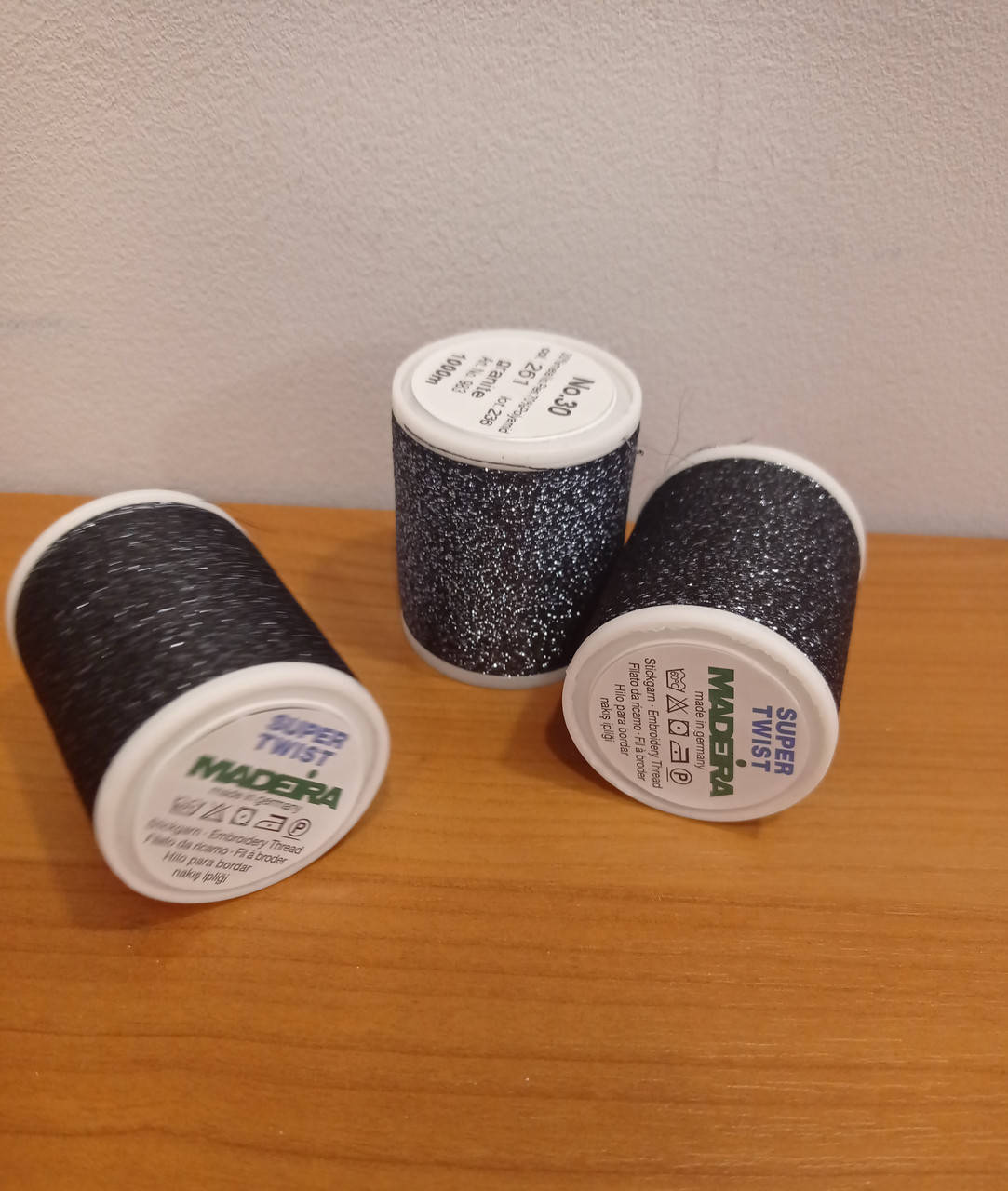 

Нитки для машинной вышивки Madeira Super Twist №30. цвет ( ХРОМ ). 1000 м