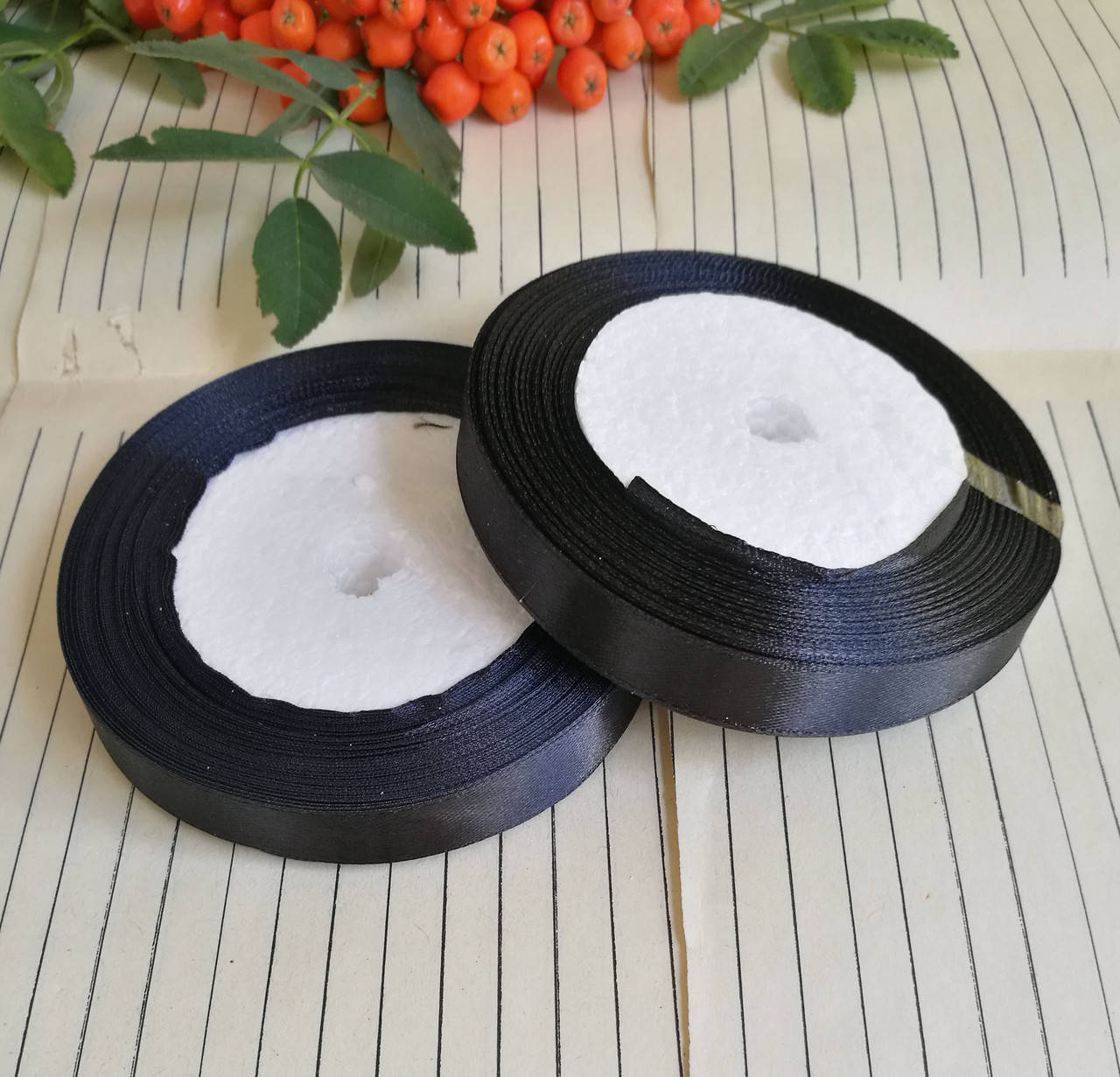 

Стрічка атласна, чорна, 1,2 см, 23 м/котушка